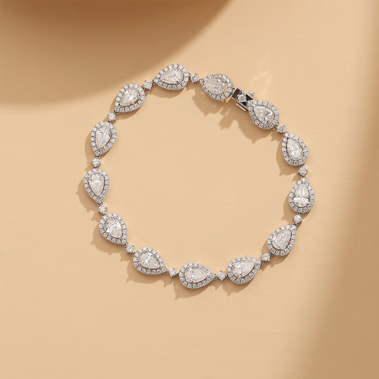 Pear-Shaped Halo Diamond Bracelet in 18K Gold
