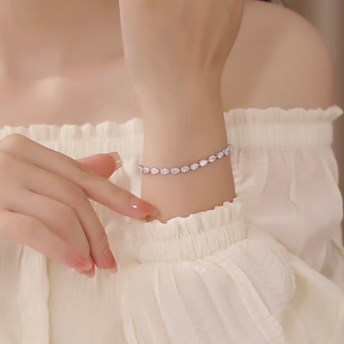 Pear-Shaped Diamond Tennis Bracelet in 18K White Gold