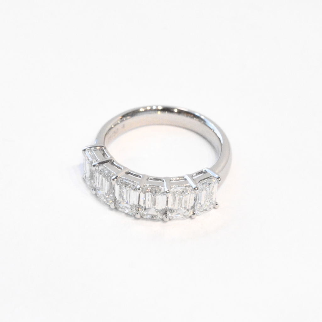 Stackable half eternity ring