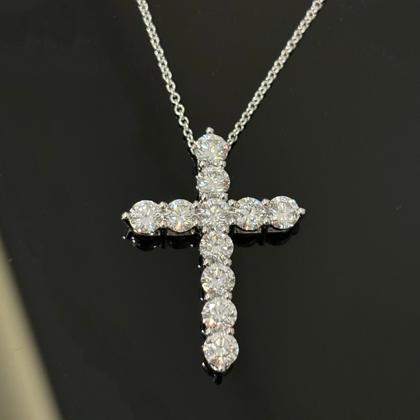 Cross necklace with brilliant round lab diamonds