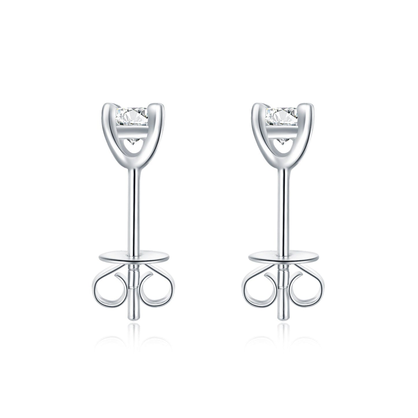 Round diamond stud earrings