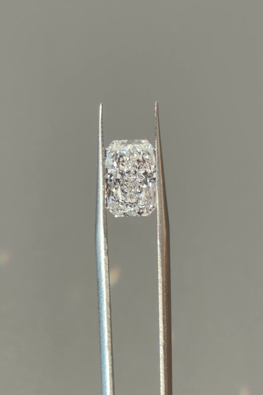 4.08ct Radiant Lab Grown Diamond (E, VS1, EX/EX/EX)