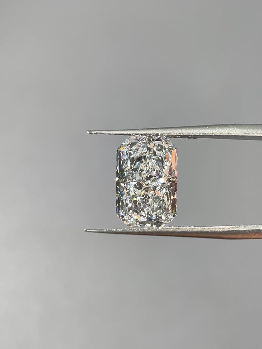 5.02ct Radiant Lab Grown Diamond (E, VVS1, EX/EX/EX)