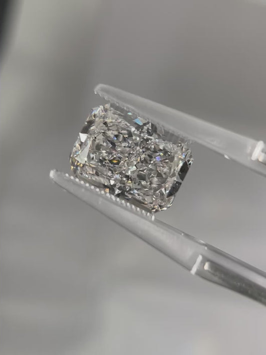 5.48ct Radiant Lab Grown Diamond (E, VS1, EX/EX/EX)