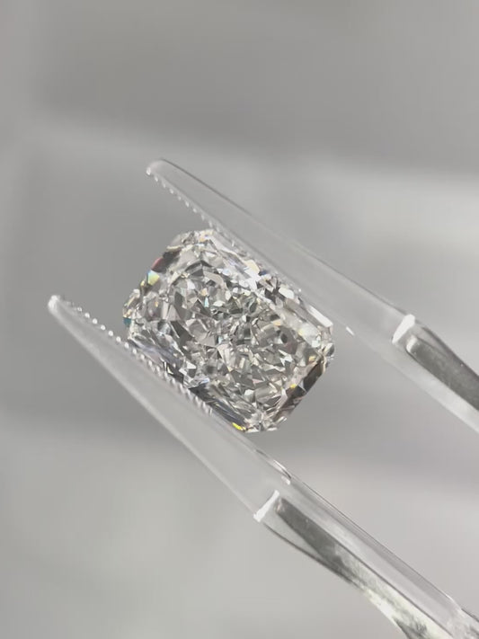5.61ct Radiant Lab Grown Diamond (E, VS1, EX/EX/EX)