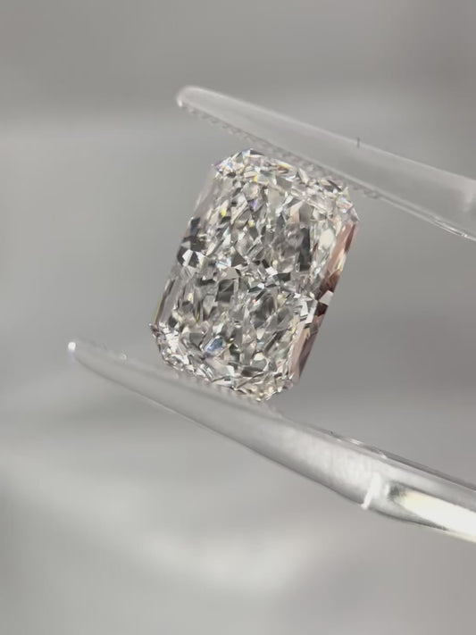 5.65ct Radiant Lab Grown Diamond (E, VVS2, EX/EX/EX)